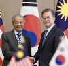문대통령, 모하마드 말레이시아 총리와 정상회담